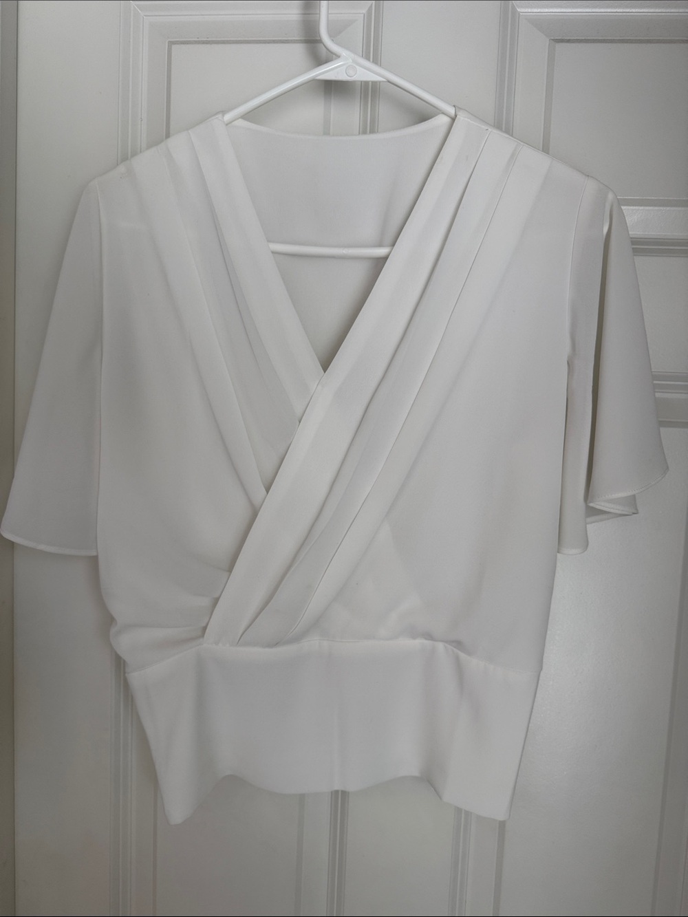 Chicwish- NWOT- White Surplice Flutter Sleeve Women’s Top